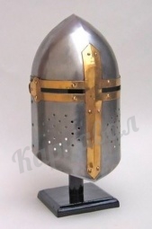 Шлем металлический для рыцаря