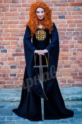Средневековая воительница